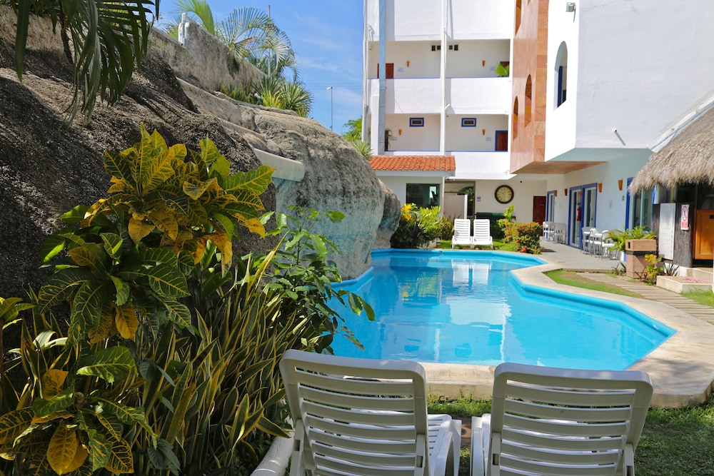 Hotel Alikar Huatulco - Property Image 1