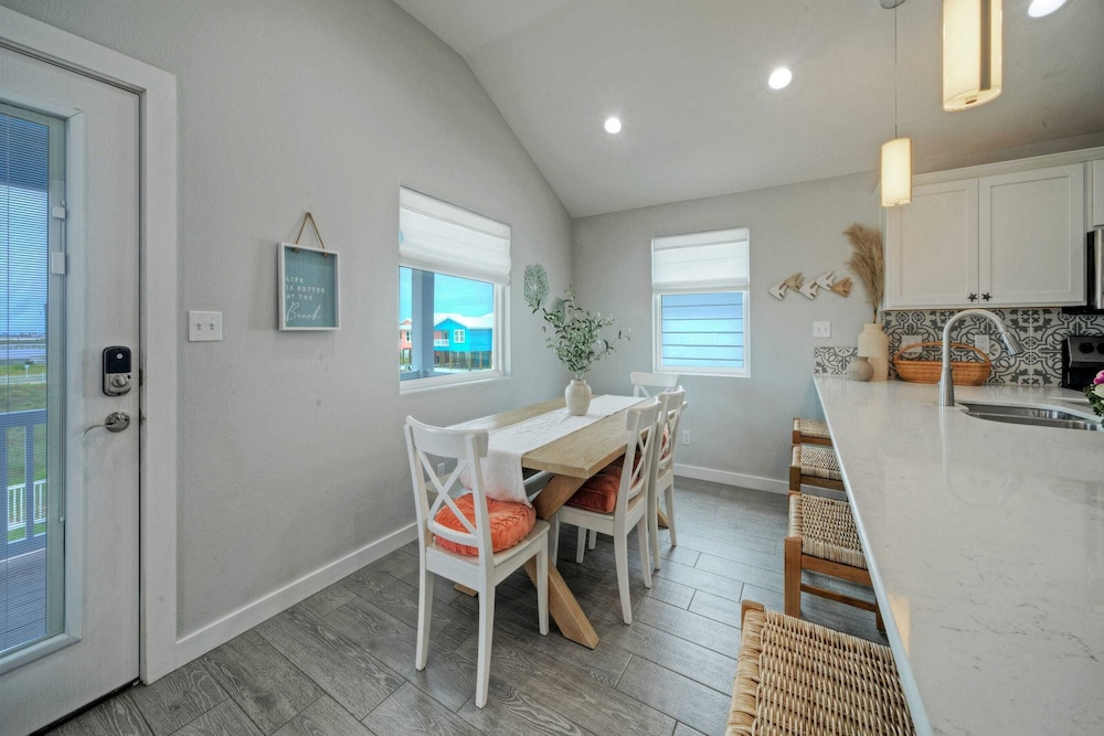Salty Texan by Avantstay Central Location, Views