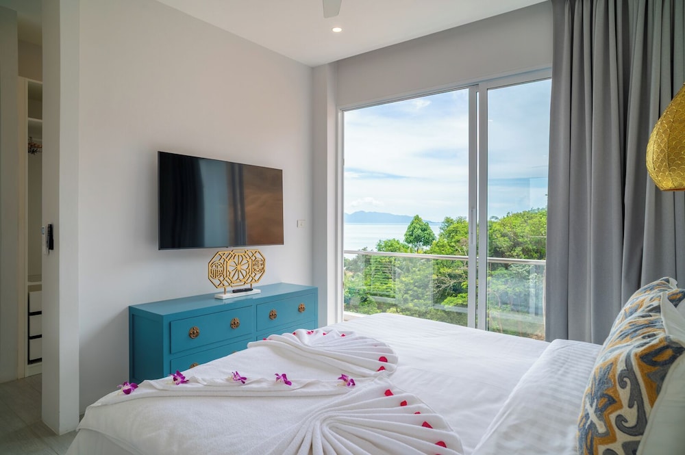 Top Floor 2 Bed Sea View Apartment KBR38