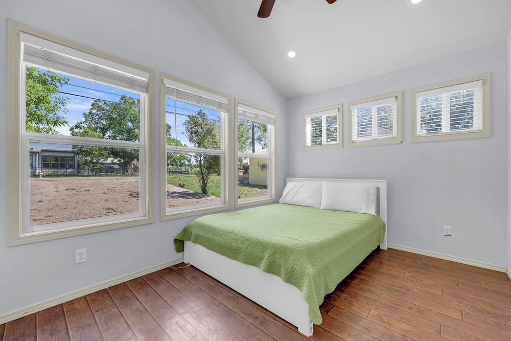 River Oaks Place