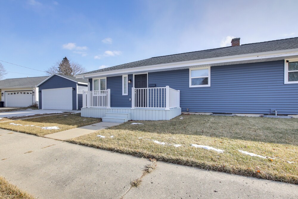 2 Mi to Lincoln Park Zoo: Family-friendly Home