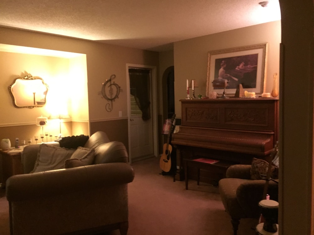 Elevate Rooms Harmony House B&B