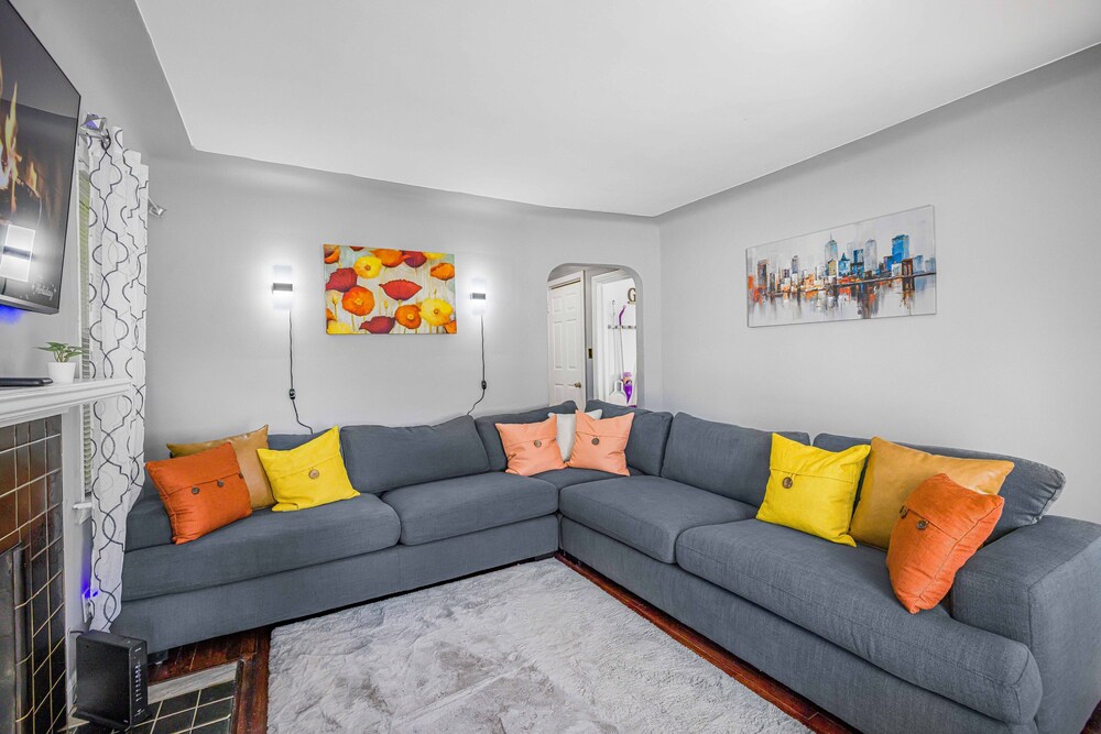 Peaceful Detroit Home w/ Yard: 10 Mi to Downtown!