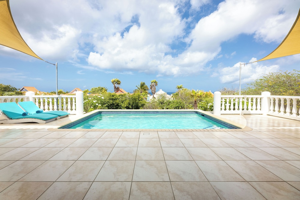 Coral Estate Holidays