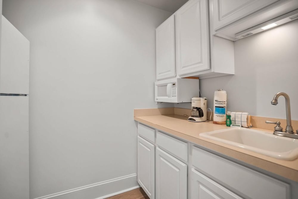 Spacious 7 Bedroom 5.5 Bath on Ocean Creek Golf Course!