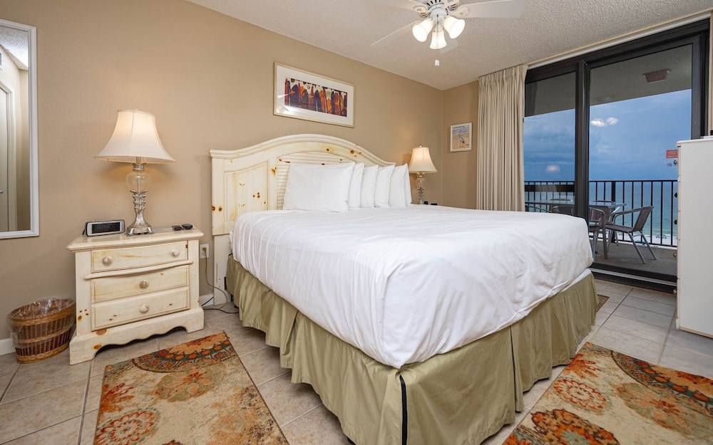 Phoenix Vi 6904 2 Bedroom Condo