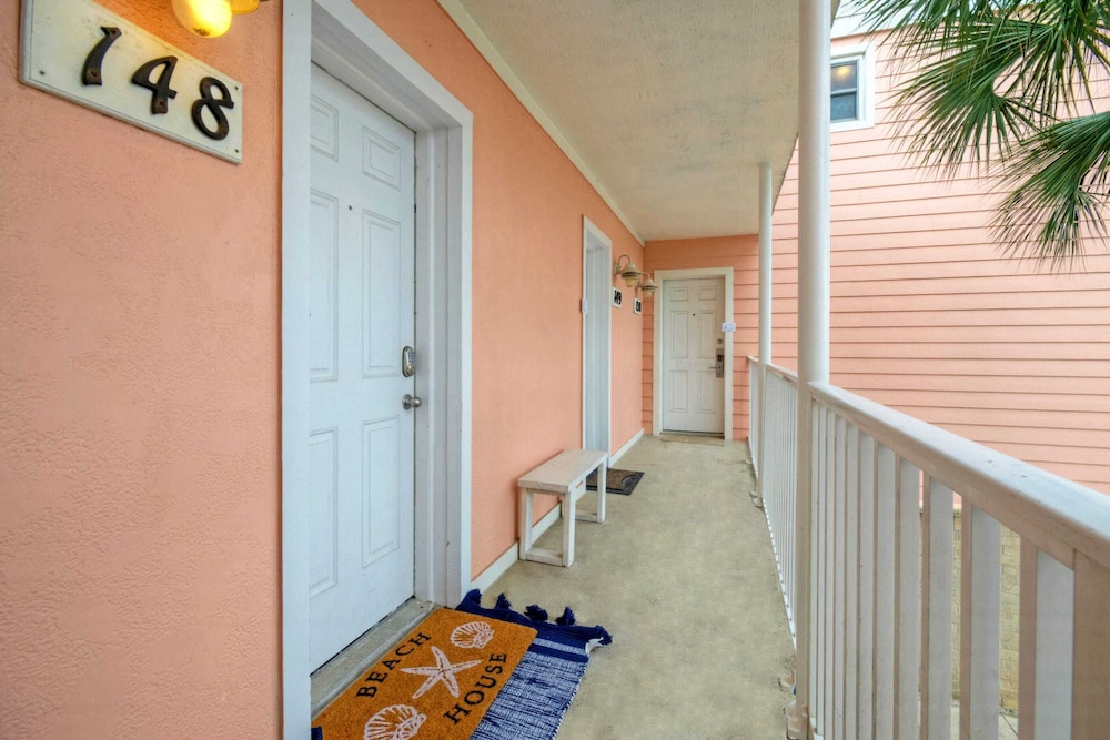 Seaside Escape by Avantstay Ocean View, Pool