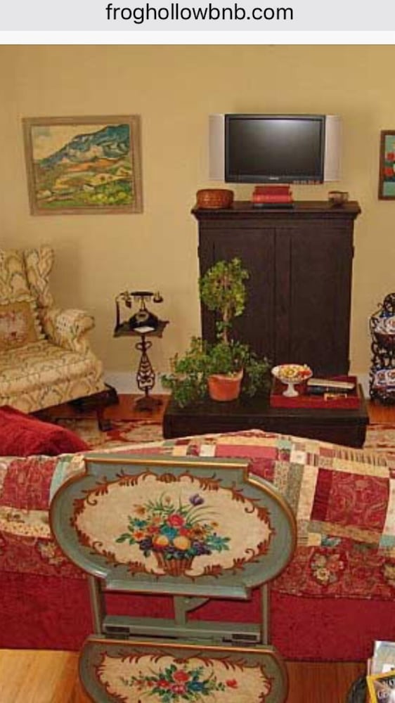 Frog Hollow Bed and Breakfast