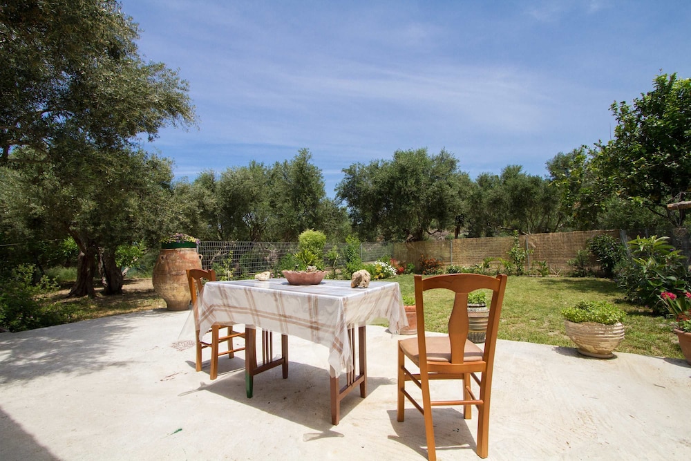 Sofiana s Garden Retreat w Private Pool