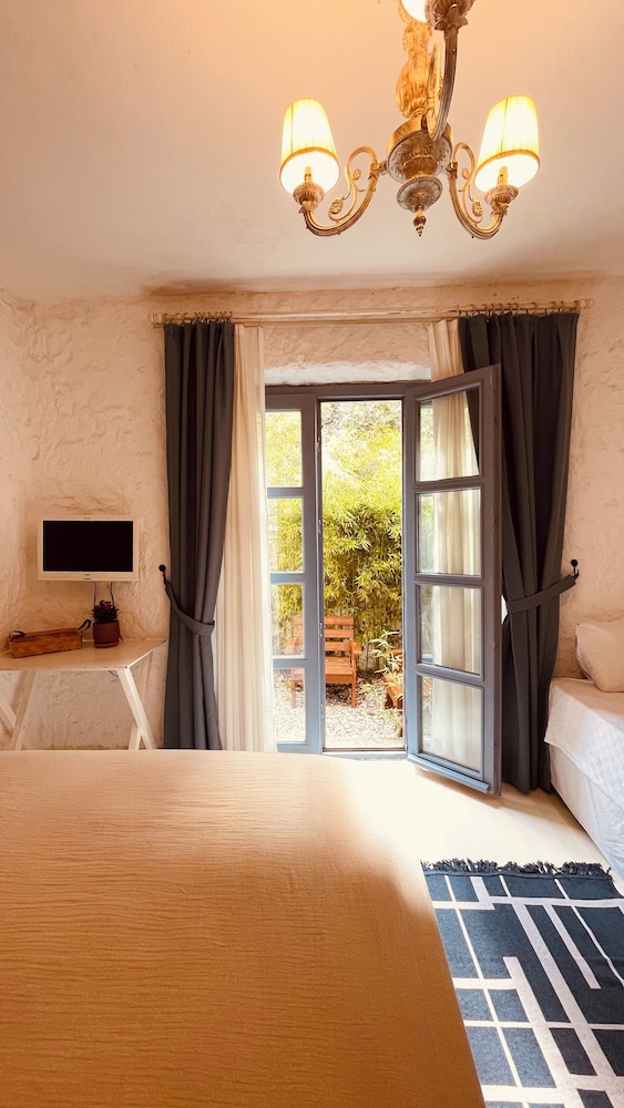 Mina Otel by Adda Alaçatı