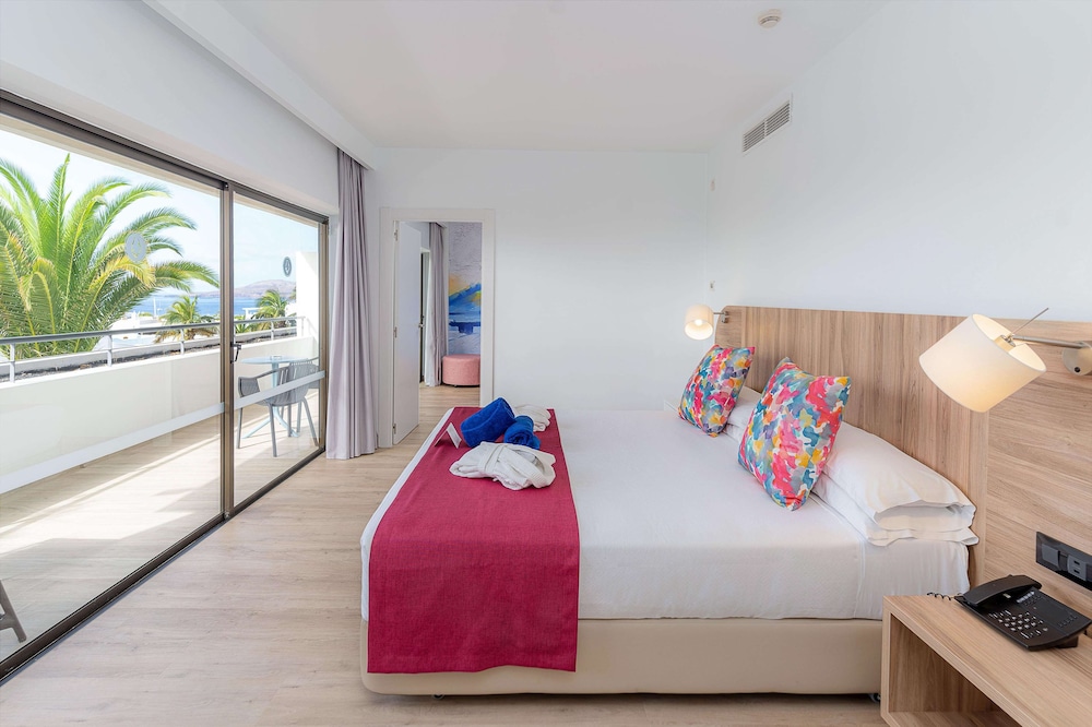 Santos Apartments by Linc