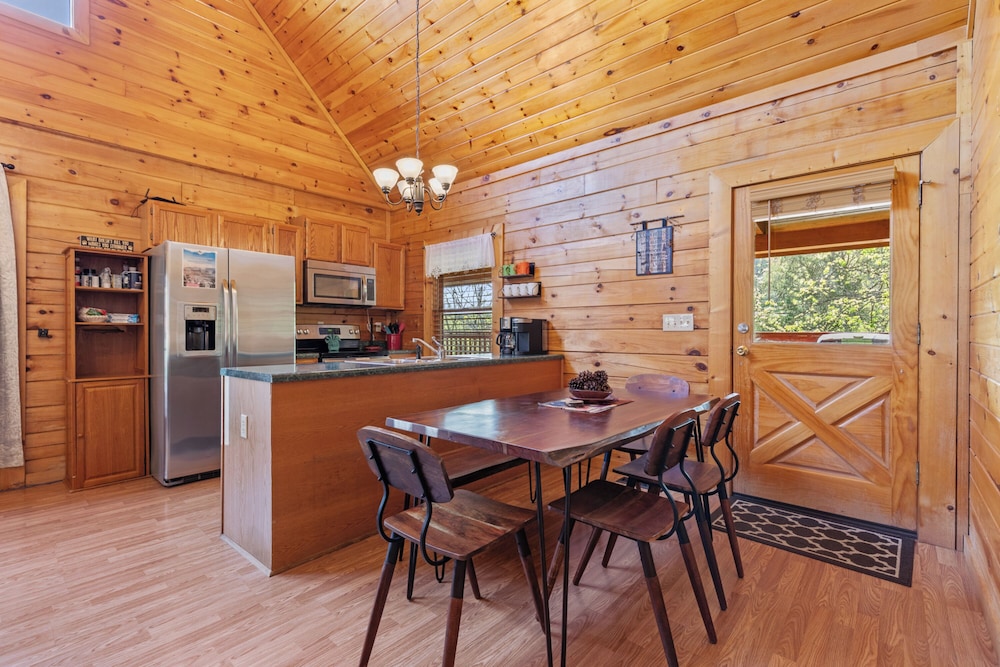Serene Creek Cabin
