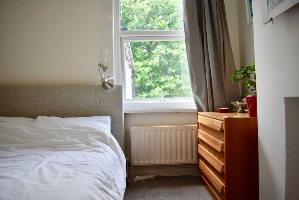 Charming 1 Bedroom Apartment With Plenty of Character view 4