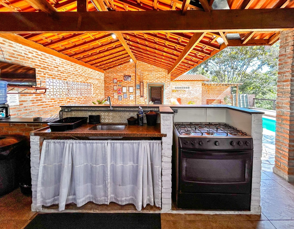 Ch Cara com Piscina e Churrasq em Botucatu SP