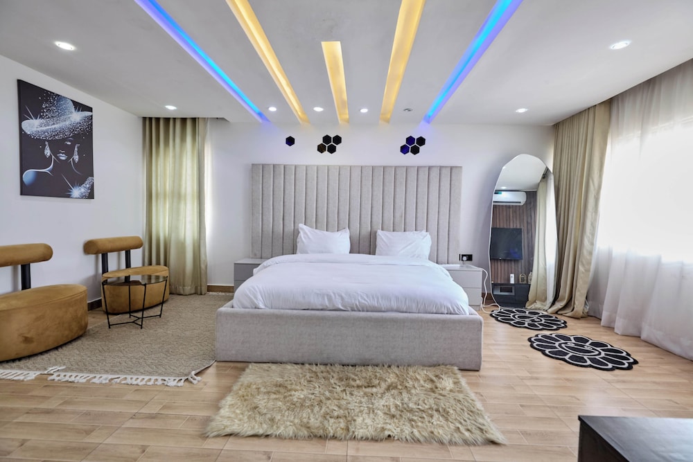 TOP LOFT 3 BED PENTHOUSE APARTMENT