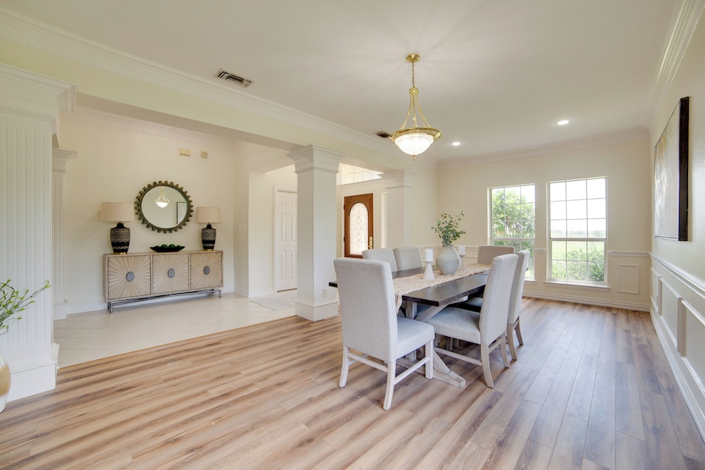 Game Room & Bar: Secluded Getaway in Farmersville