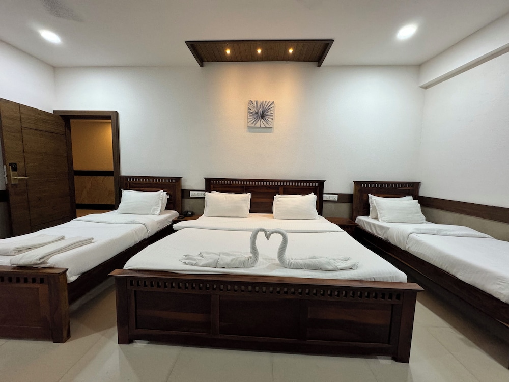 Col's Hotel Uphaar