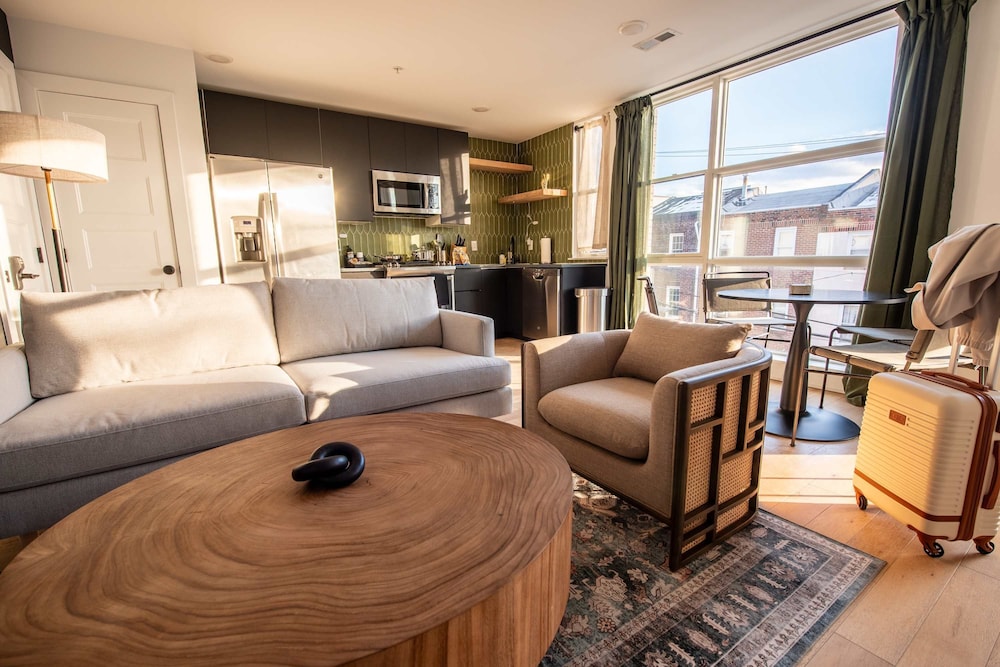 Sosuite NEW 2BR Apt w W D Split Level