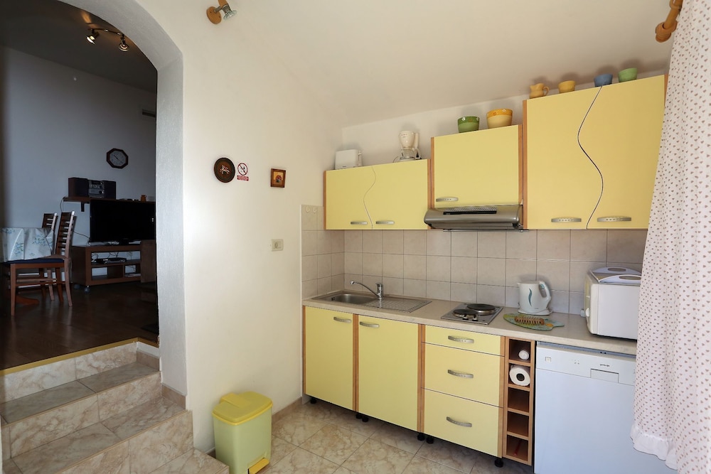 Ali - Modern Apartments - A1 view 2