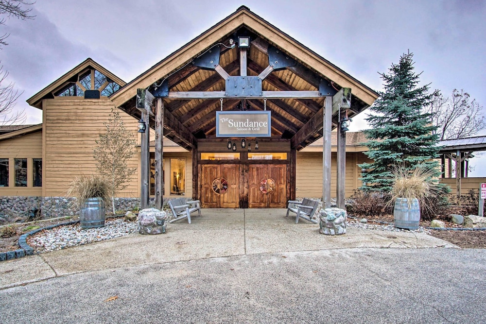 Charming Log Cabin at Double JJ Ranch Resort! view 5