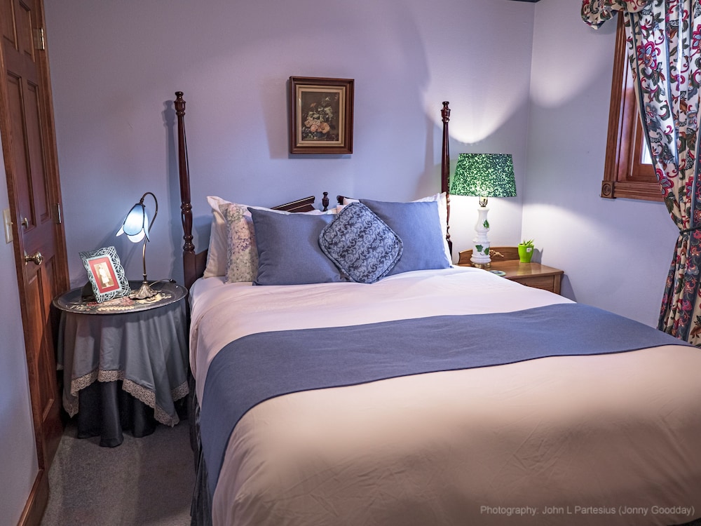 Cliff Cottage Inn - Victorian B&B and Boutique Hotel