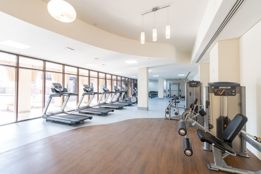 Stylish 1-bedroom Retreat With Pool in Vibrant Jumeirah Golf Estates