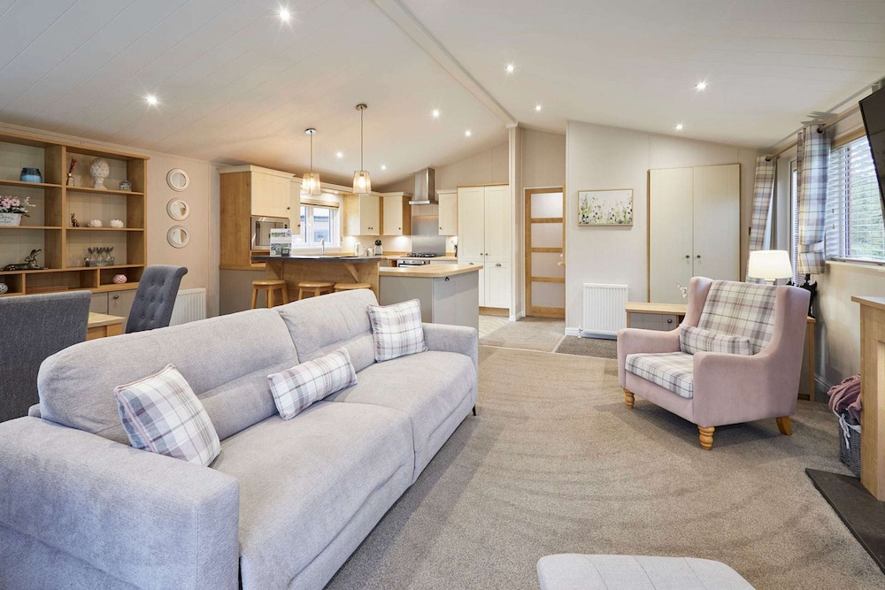 Host Stay Kinship Lodge