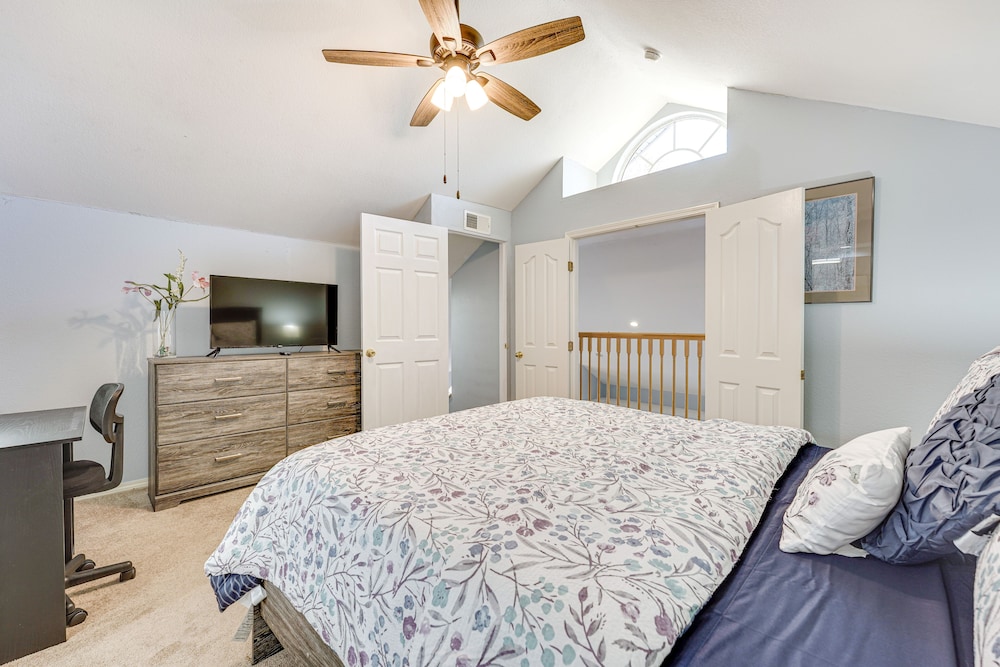 Updated Branson Condo w/ Lake Taneycomo Views!