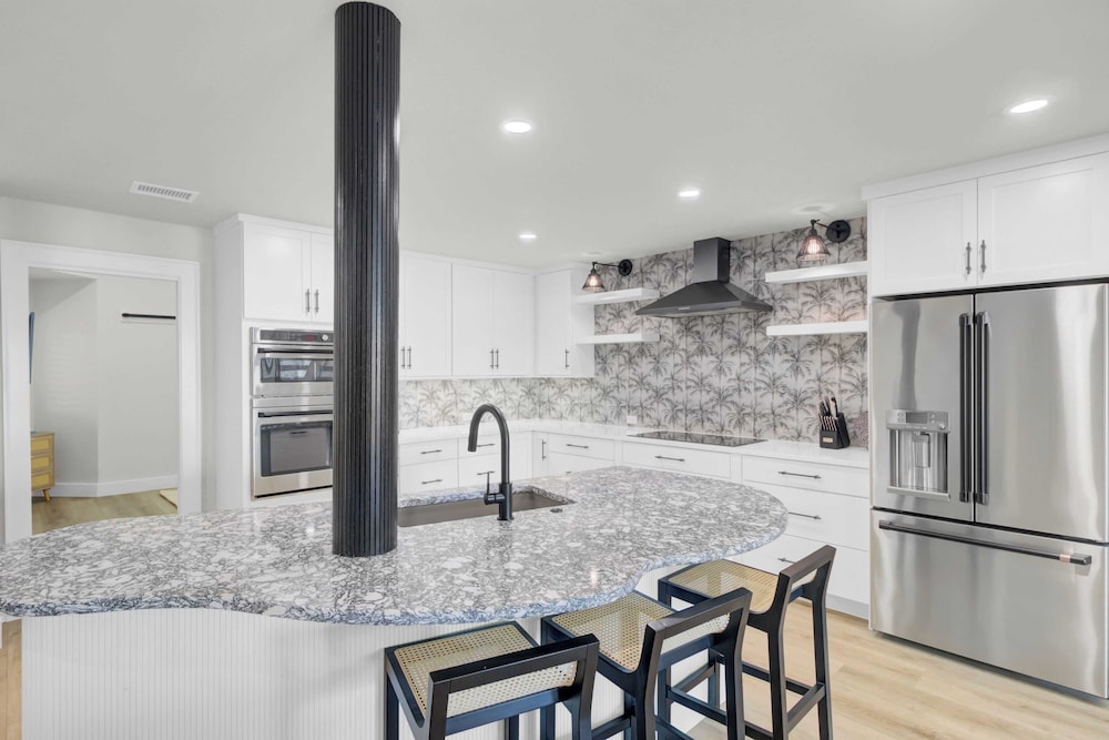 516 Seascape Oceanfront Condo With Pool Access in Wild Dunes