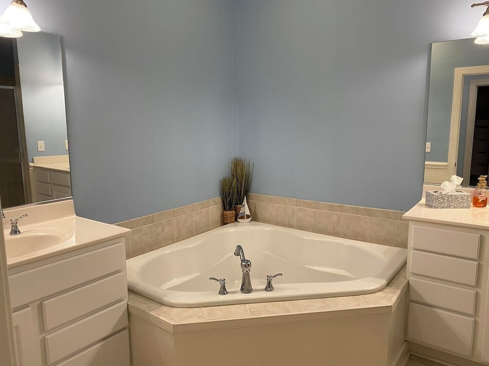 Laguna Drive 21083