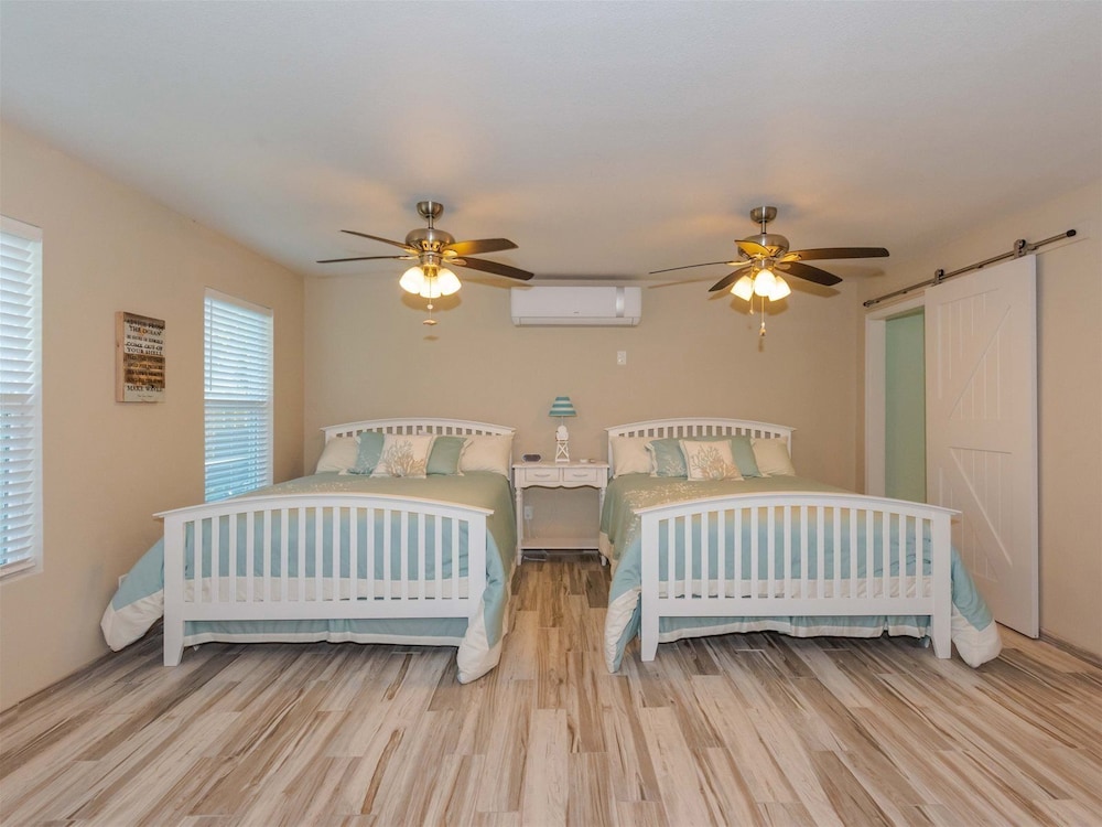 St. Charles Bay Cottage #10 -captain Jack's view 4