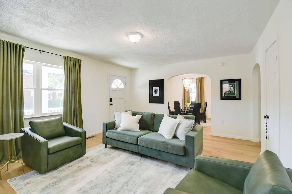 Walk to Ritter Park: Renovated Home Near Marshall!