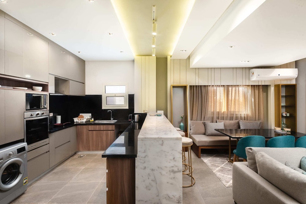 Xuru Stays I The Sleek & Ritzy 2 BDR 15 min From CAI Airpt