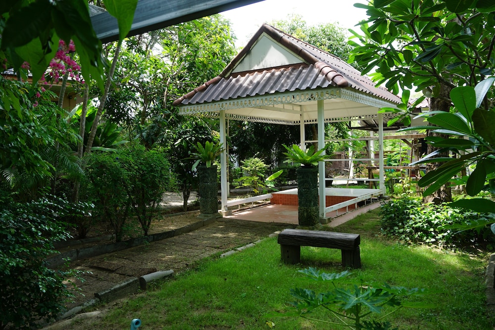 Phalaburi Resort by dreamhouse