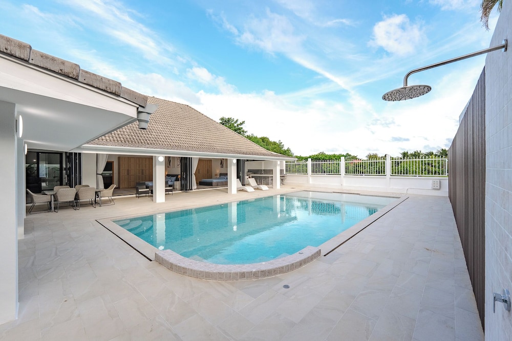 4BR Pool Villa Bar BBQ Near Beach V239