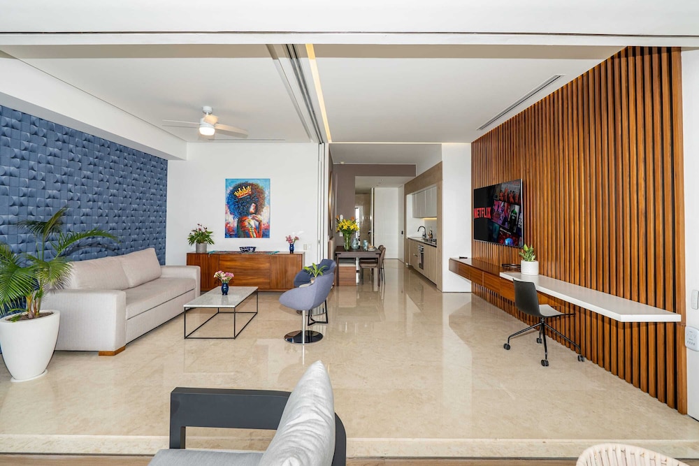 Soho PV Stunning Views Luxury Heated Rooftop Pool