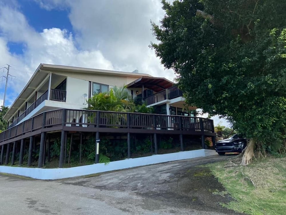 Mountain and Ocean View Lodge - Property Image 1
