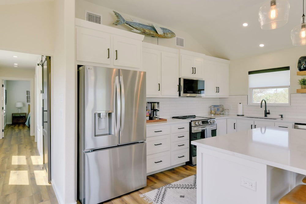 3 Mi to Rockport Beach: Home Near Aransas Bay