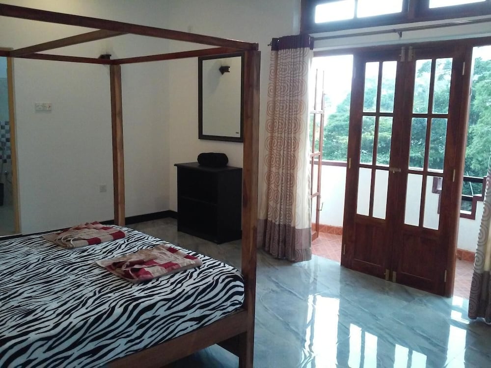 Lizzie Villa Guest House