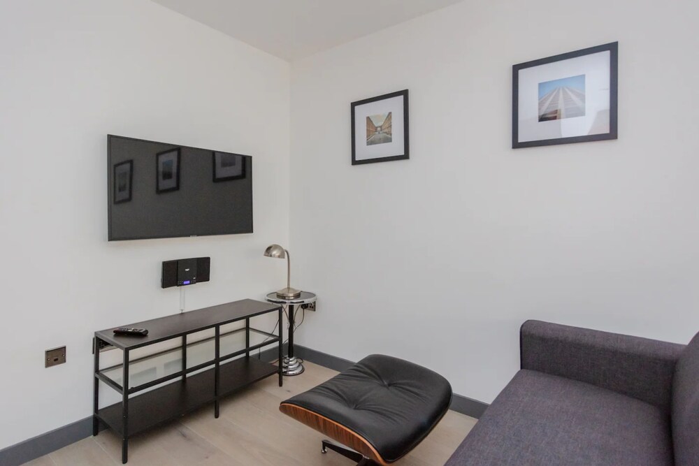 Stylish 1 Bedroom Apartment in Holborn in a Great Location