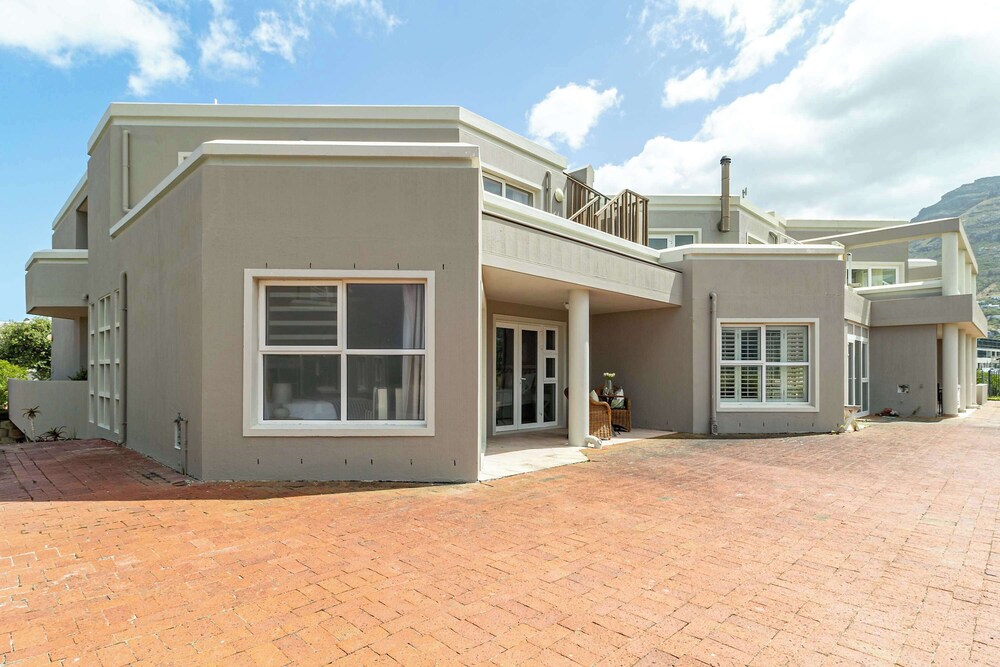 Beachfront Villa Sea Breeze ,hout Bay