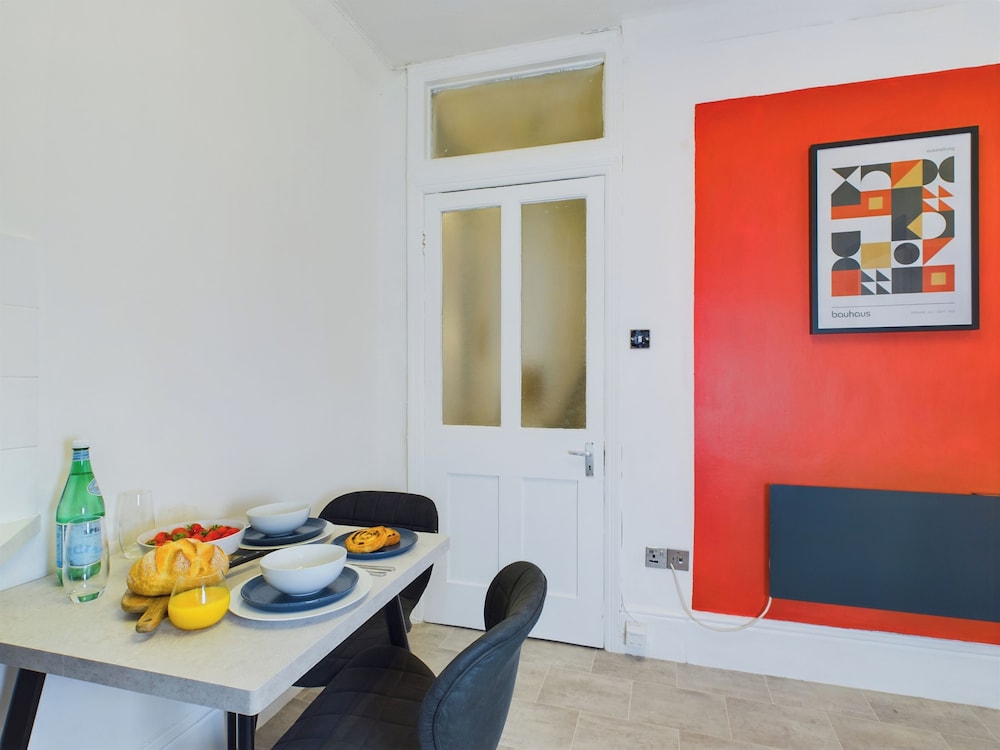London Charm at Charleville Apartment