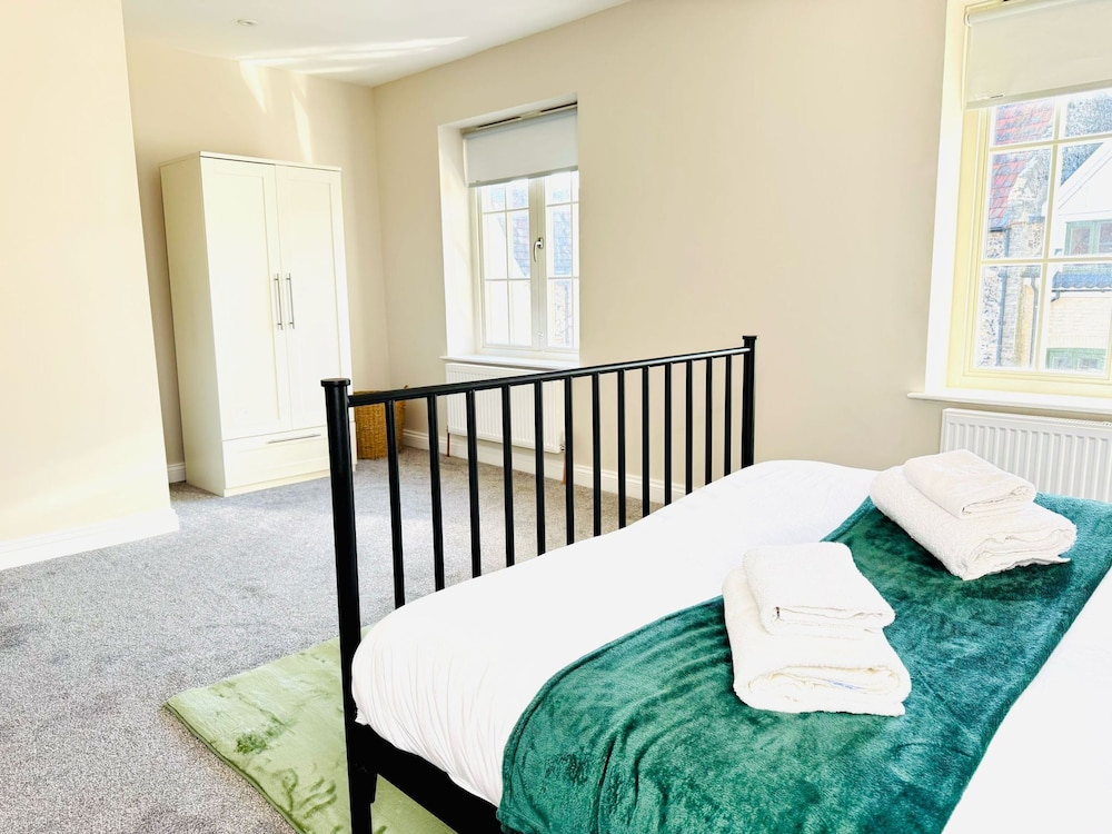 25A Moonstone House in Thetford