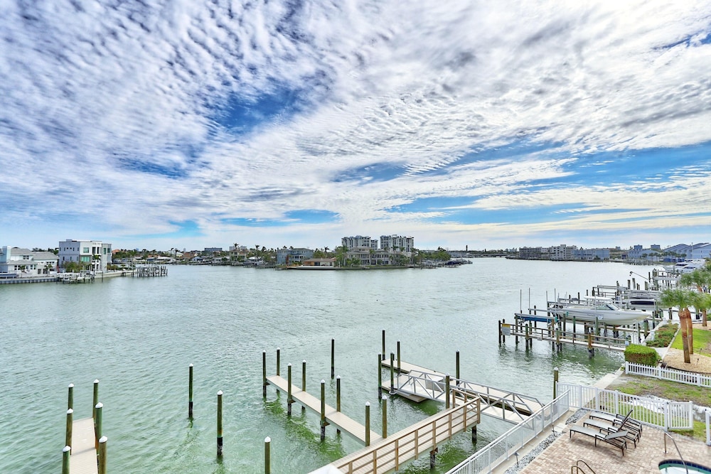 Oceana 301 East