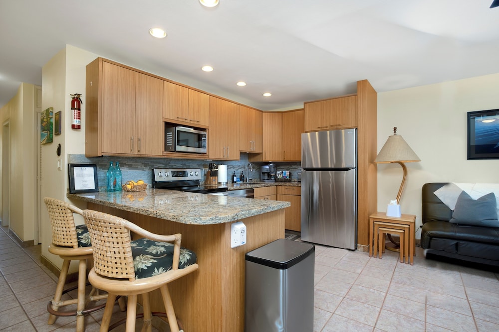 Waiohuli Beach Hale Ocean View Condos with Parking
