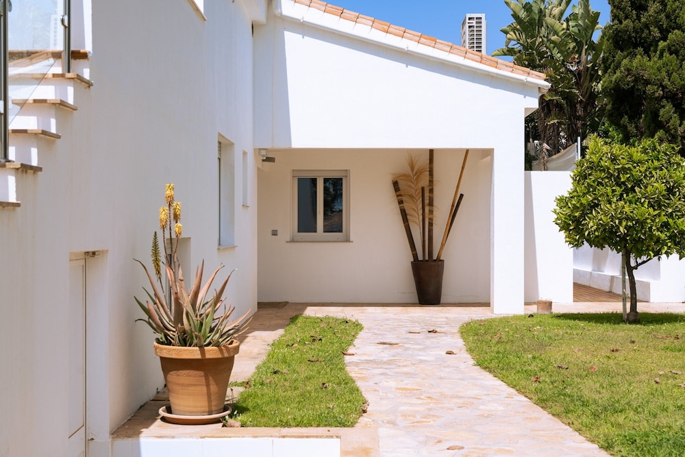 Villa in Marbella Near Beach