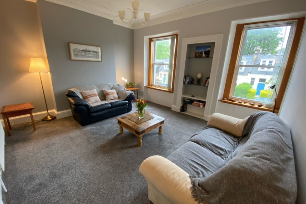 Cosy 2 Bedroom Home in Edinburgh in a Great Location view 3