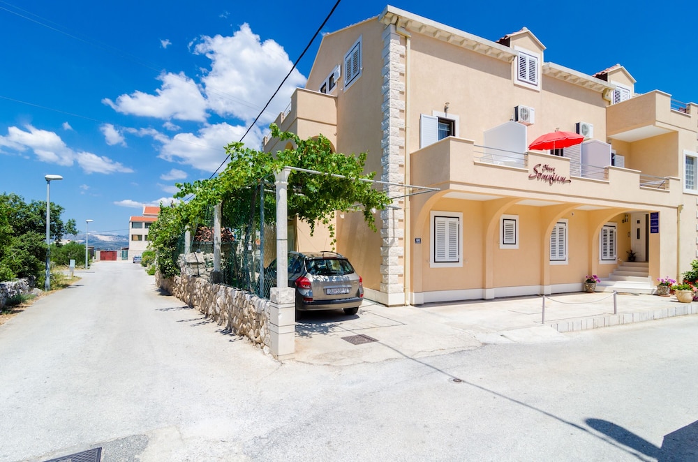 Guest House Somnium view 5