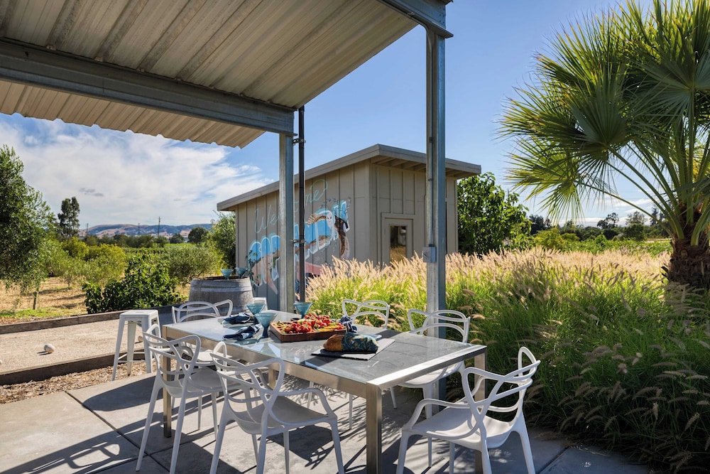 Coplan Vineyards by Avantstay 10-acre Estate w/ Pool, Spa, Bocce & Designer Interiors