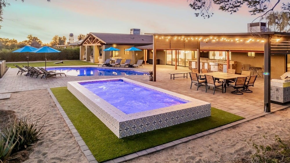 Scottsdale s Largest Hot Tub Davenport Ranch Estate